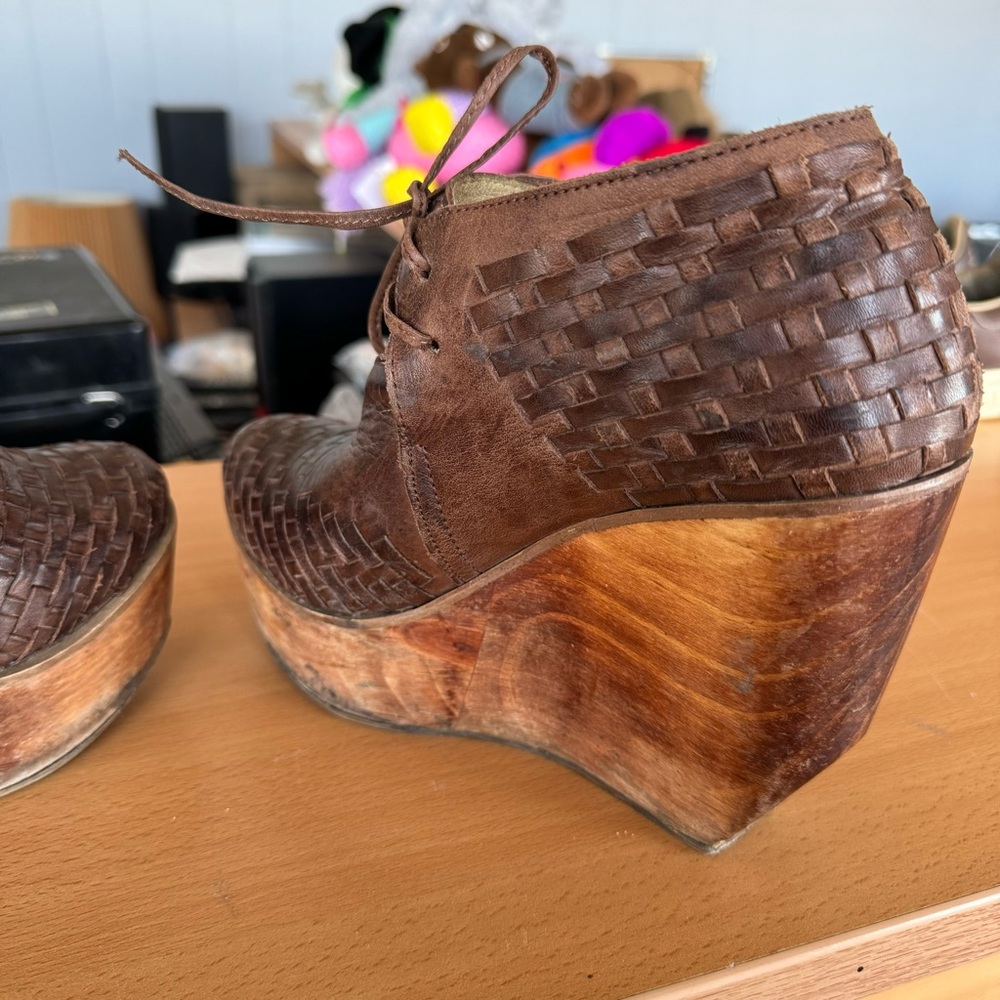 Bed Stu Wood and Leather Platform Shoes - Picture 4 of 10
